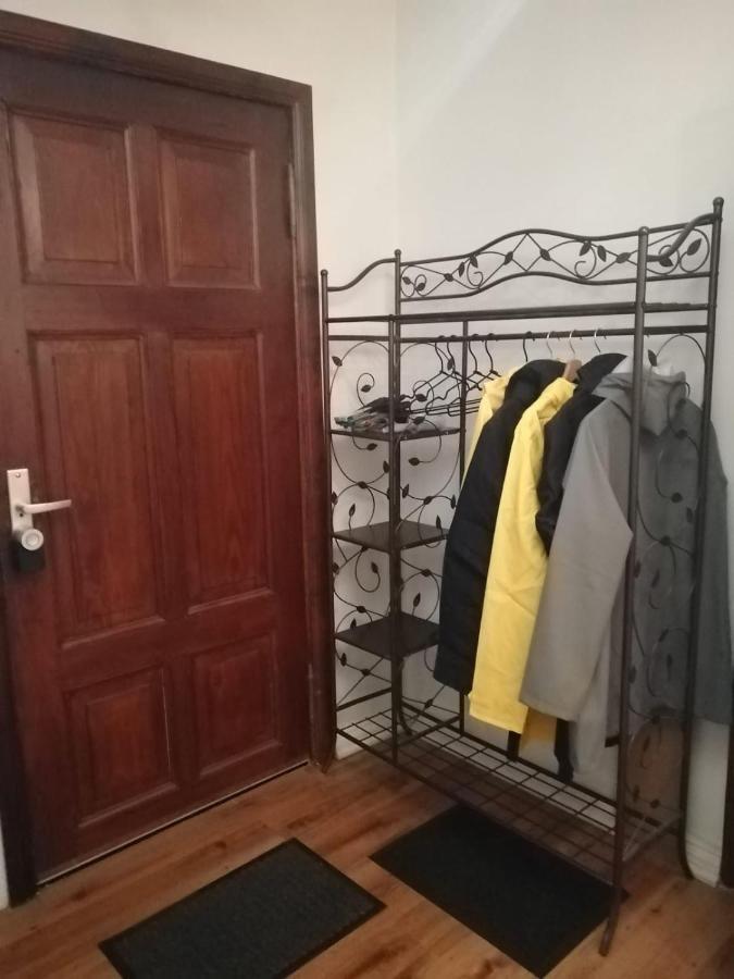 Kleine Galerie Apartment Fuer 3 Mit Kueche Kamin Netflix Parken Und Hofladen Steinhofel Exterior foto