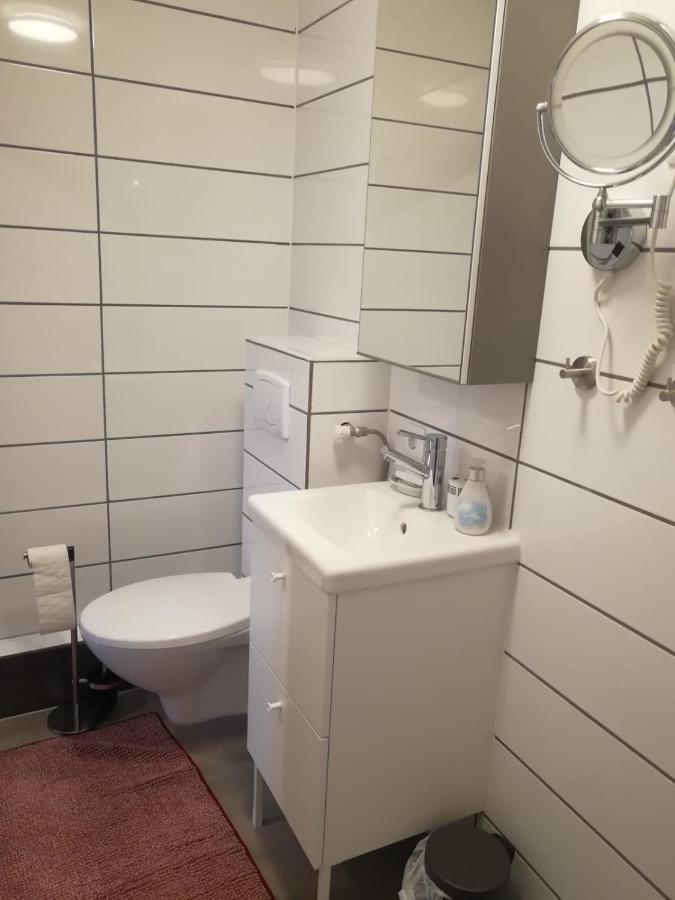 Kleine Galerie Apartment Fuer 3 Mit Kueche Kamin Netflix Parken Und Hofladen Steinhofel Exterior foto